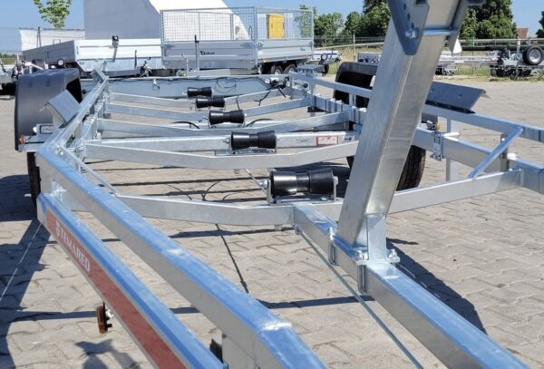 Nuevo remolque para barco B25 Max, eslora 7,3 m, 2500 kg - Imagen 3